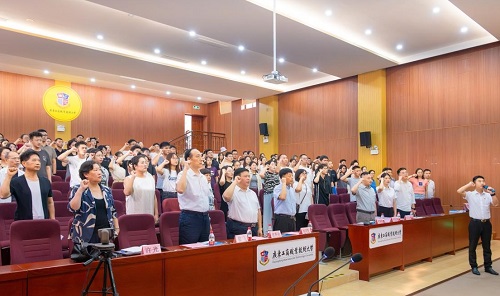 入职宣誓.jpg 入职宣誓.jpg