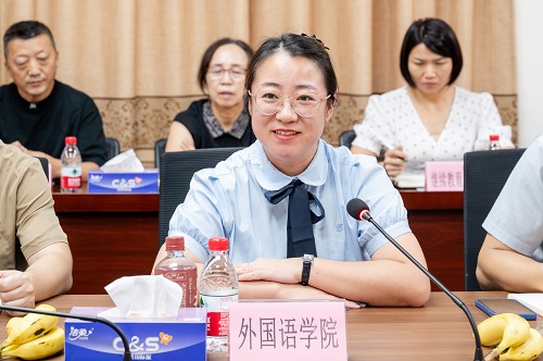 教师代表发言1.jpg 教师代表发言1.jpg