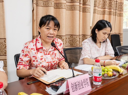 教师代表发言13.jpg 教师代表发言13.jpg