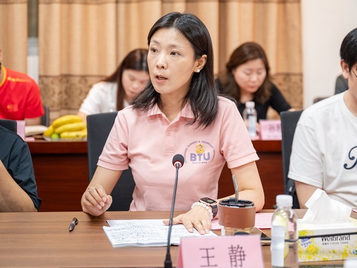 教师代表发言2.jpg 教师代表发言2.jpg